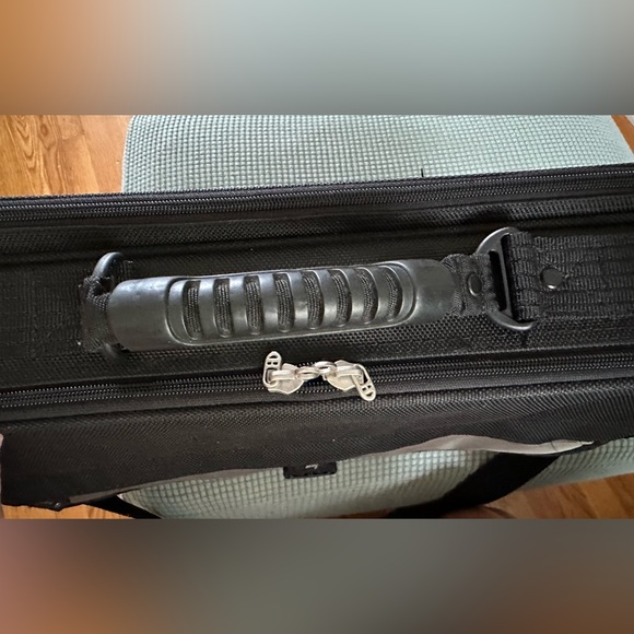 Targus Computer/ Laptop/Mobile Scanner Briefcase - Picture 5 of 9